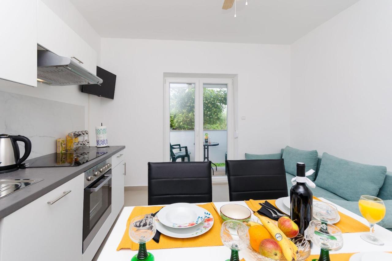 Apartments And Rooms Bianca Barbat na Rabu 外观 照片